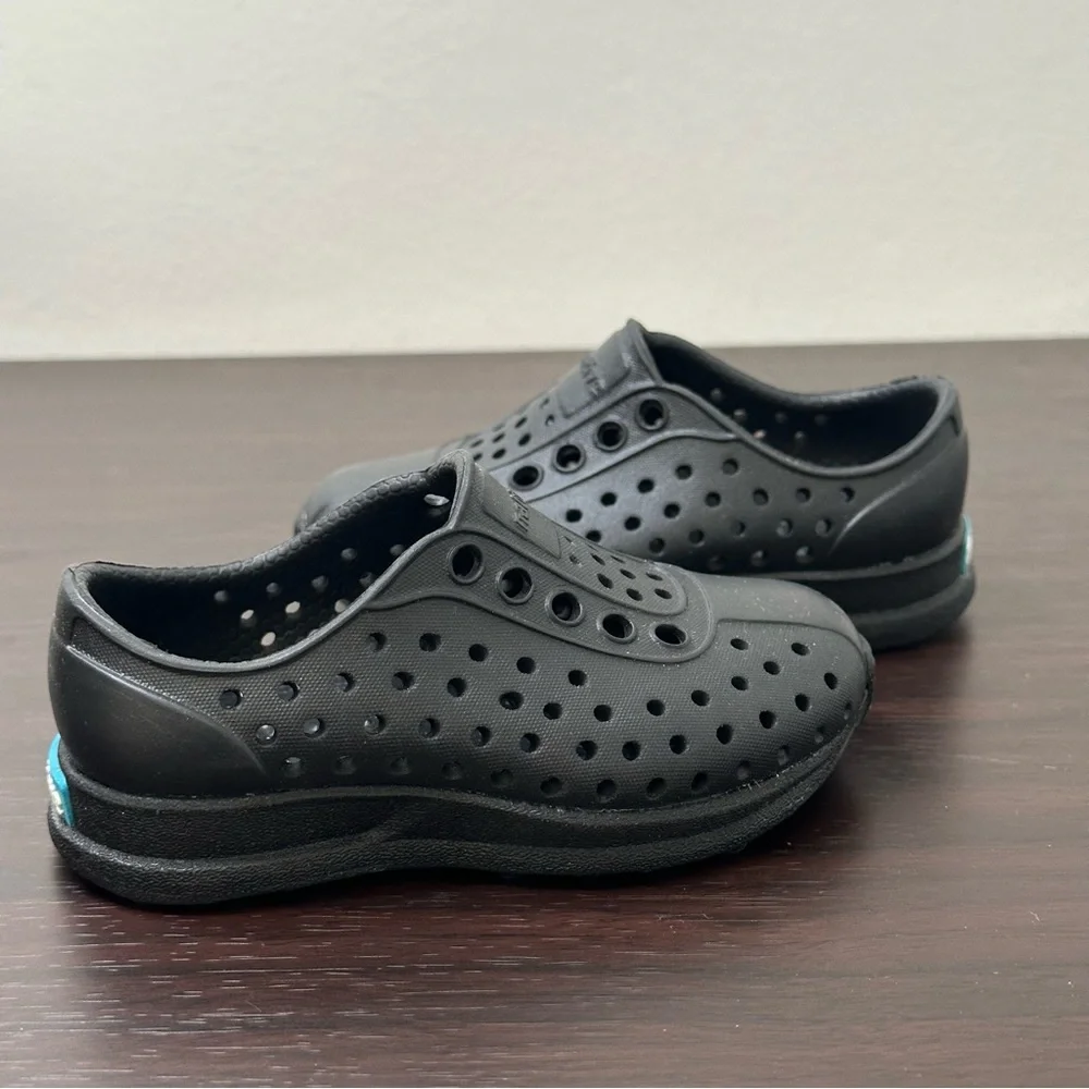 Native Robbie Sugarlite Slip-On Shoe Black Size 4 Kids, Waterproof, Outdoor, New